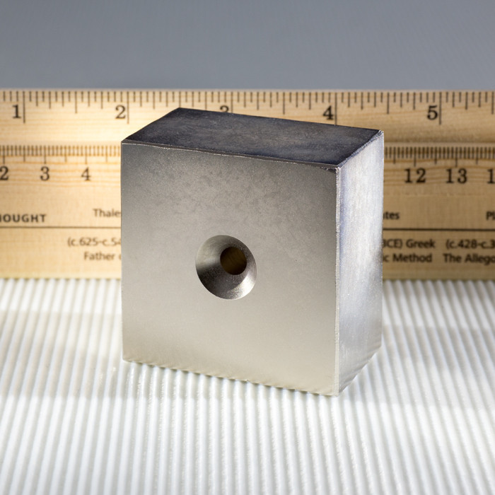 Neodymium magnet prism 50x50x30 N 80 °C, VMM10