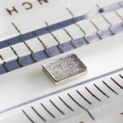 Neodymium magnet prism 3x4x0,8 N 150 °C, VMM8SH-N45SH