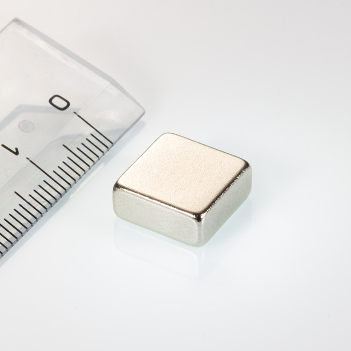 Neodymium magnet prism 12x12x5 N 80 °C, VMM4-N35