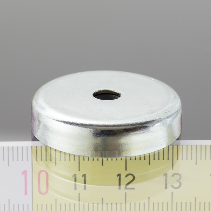 Magnetic lens / pot magnet dia. 32, height 7 mm, inner hole for screw with countersunk-head bolt dia. 5,5 – 27 g, 72 N