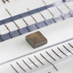 Neodymium magnet prism 2,54x2,54x0,8 P 150 °C, VMM6SH