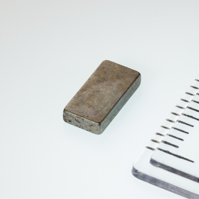 Neodymium magnet prism 8x4x1,6 P 80 °C, VMM5-N38